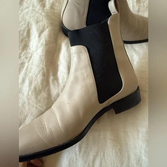 Everlane Italian Leather Chelsea Boots - Picture 5 of 7